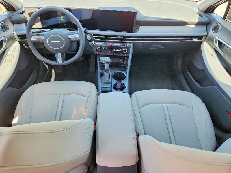 2025 HYUNDAI SONATA SE  