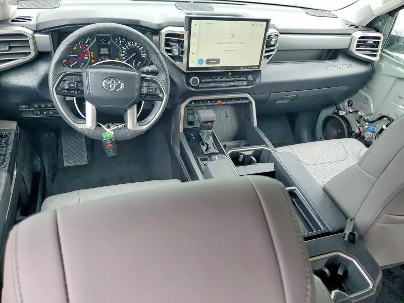 2024 TOYOTA TUNDRA SR5  