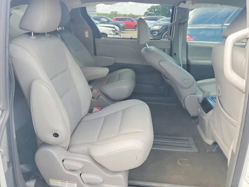 2017 TOYOTA SIENNA XLE 8-PASSENGER  