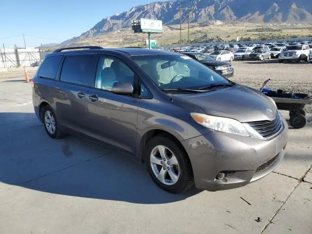 2013 TOYOTA SIENNA LE  
