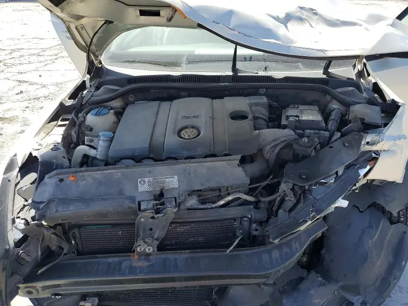 2011 VOLKSWAGEN JETTA SE  