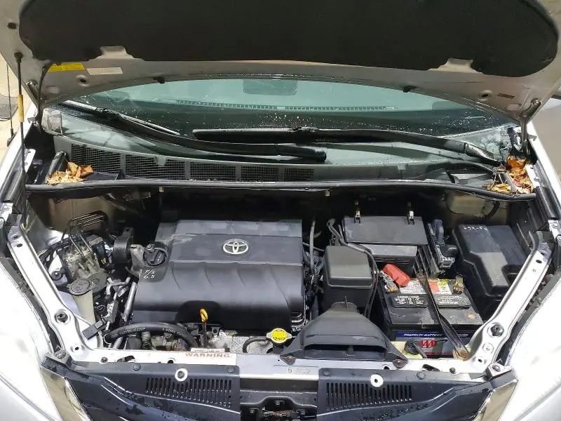 2012 TOYOTA SIENNA LE  