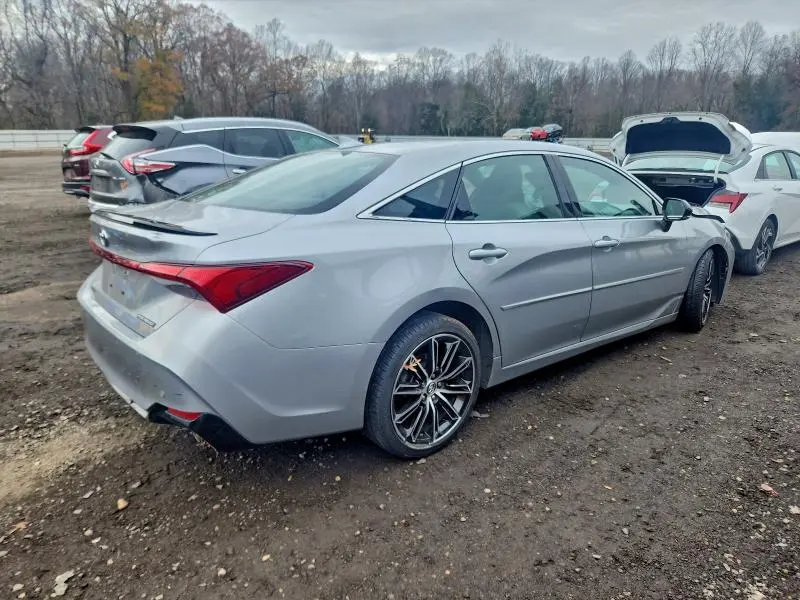 2019 TOYOTA AVALON XLE  