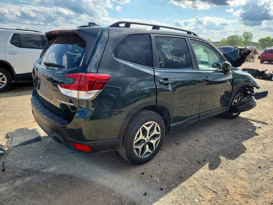 2022 SUBARU FORESTER PREMIUM  