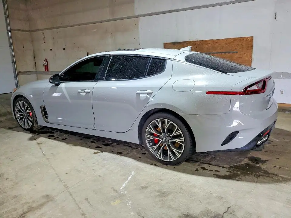2019 KIA STINGER GT2  