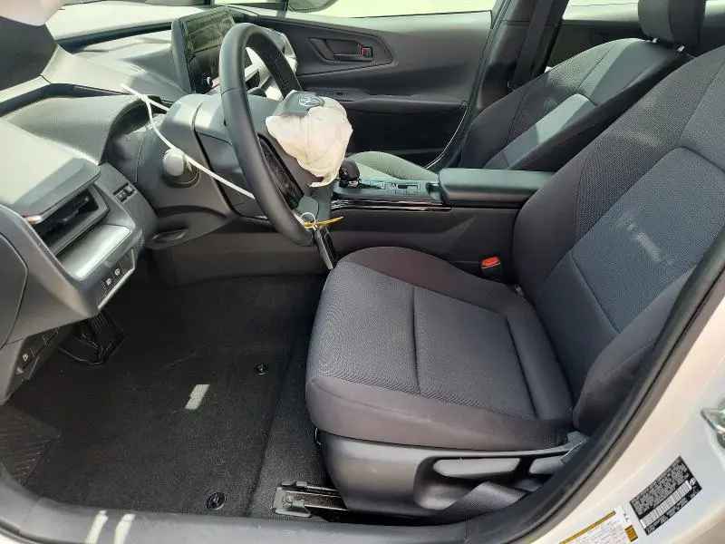 2025 TOYOTA PRIUS LE  