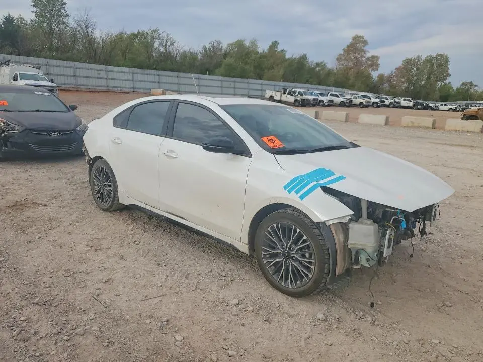 2023 KIA FORTE GT LINE  