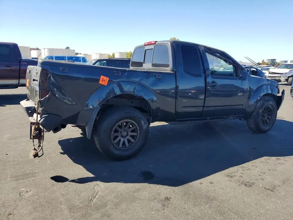 2011 NISSAN FRONTIER S  