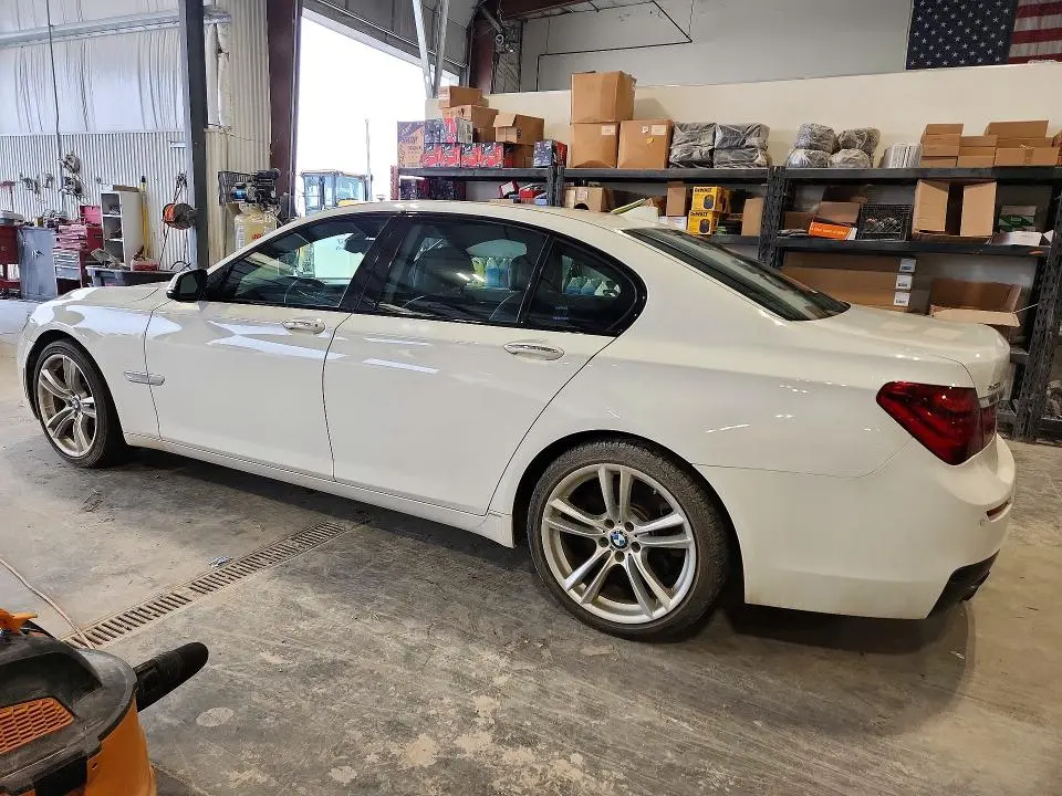 2013 BMW 750 XI  