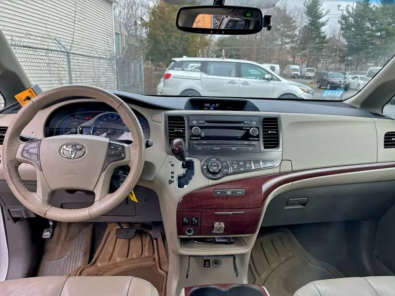 2014 TOYOTA SIENNA XLE  