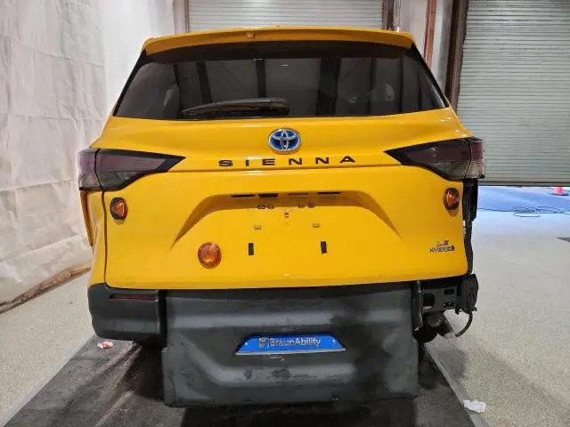 2023 TOYOTA SIENNA LE  