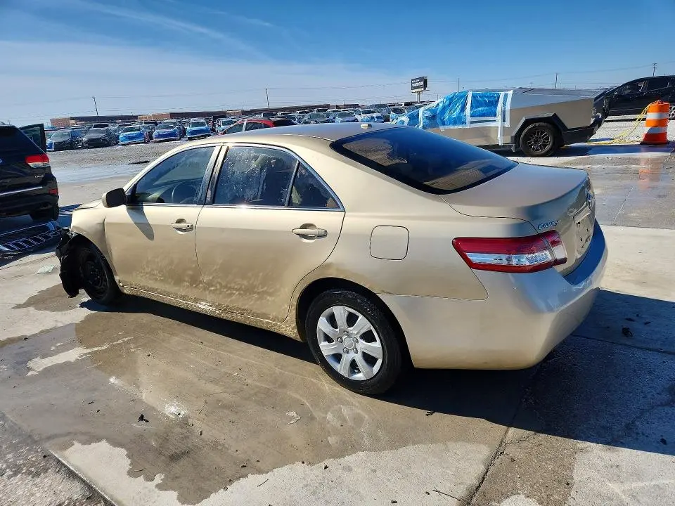 2011 TOYOTA CAMRY LE  