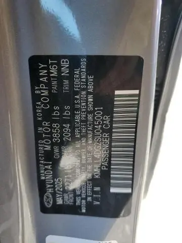 2025 HYUNDAI ELANTRA SE  