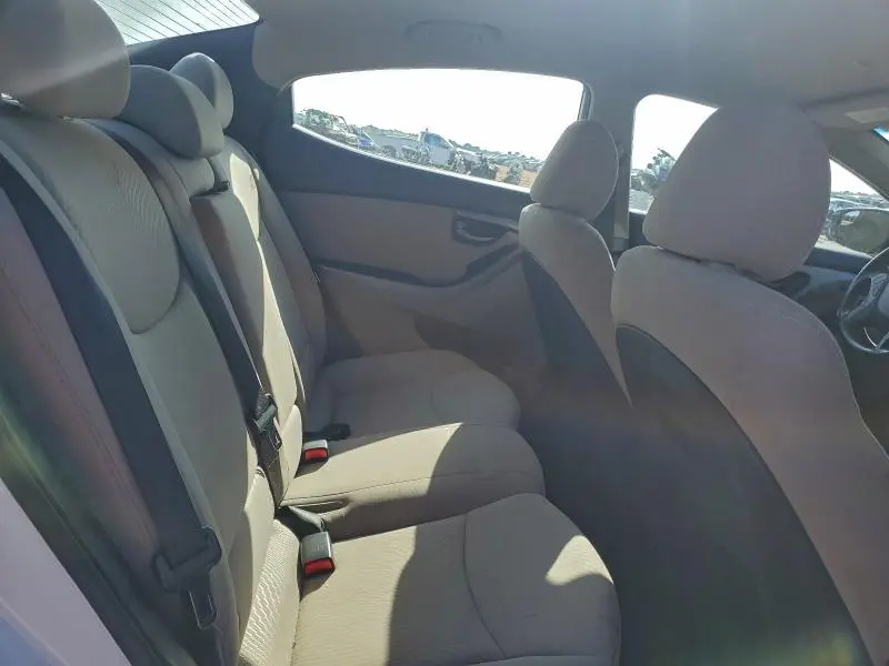 2014 HYUNDAI ELANTRA SE  