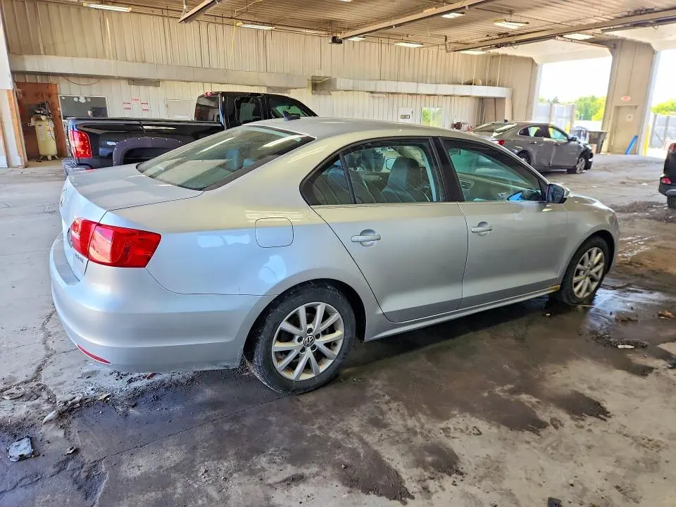 2013 VOLKSWAGEN JETTA SE  