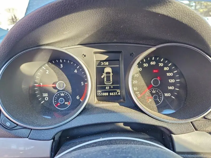 2011 VOLKSWAGEN GOLF   