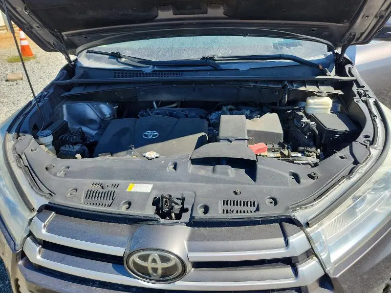 2019 TOYOTA HIGHLANDER LE PLUS  