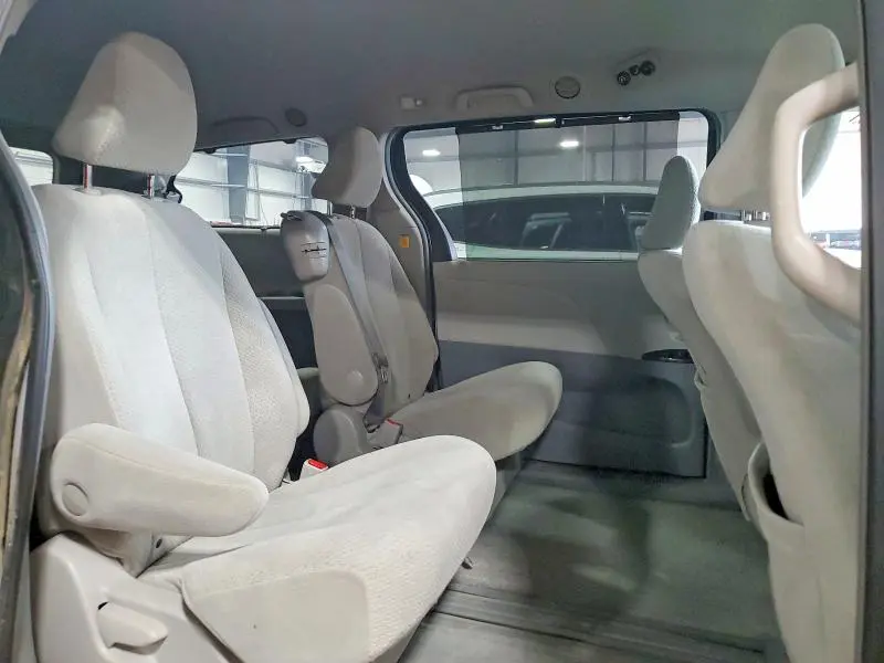 2011 TOYOTA SIENNA LE  