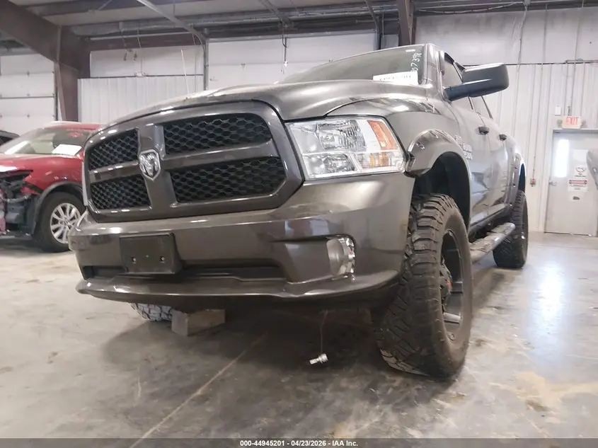 2017 RAM 1500 EXPRESS  4X4 5'7 BOX