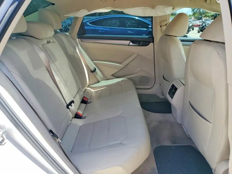 2015 VOLKSWAGEN PASSAT SE  