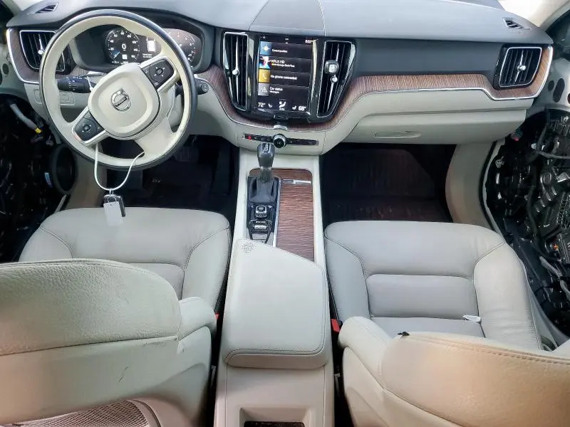 2021 VOLVO XC60 T5 MOMENTUM  