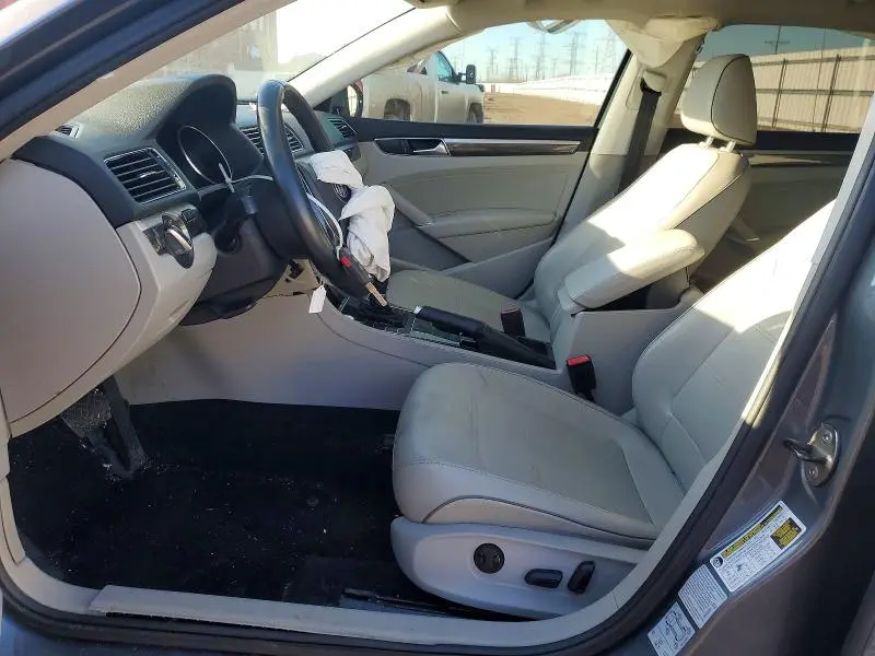 2017 VOLKSWAGEN PASSAT SE  