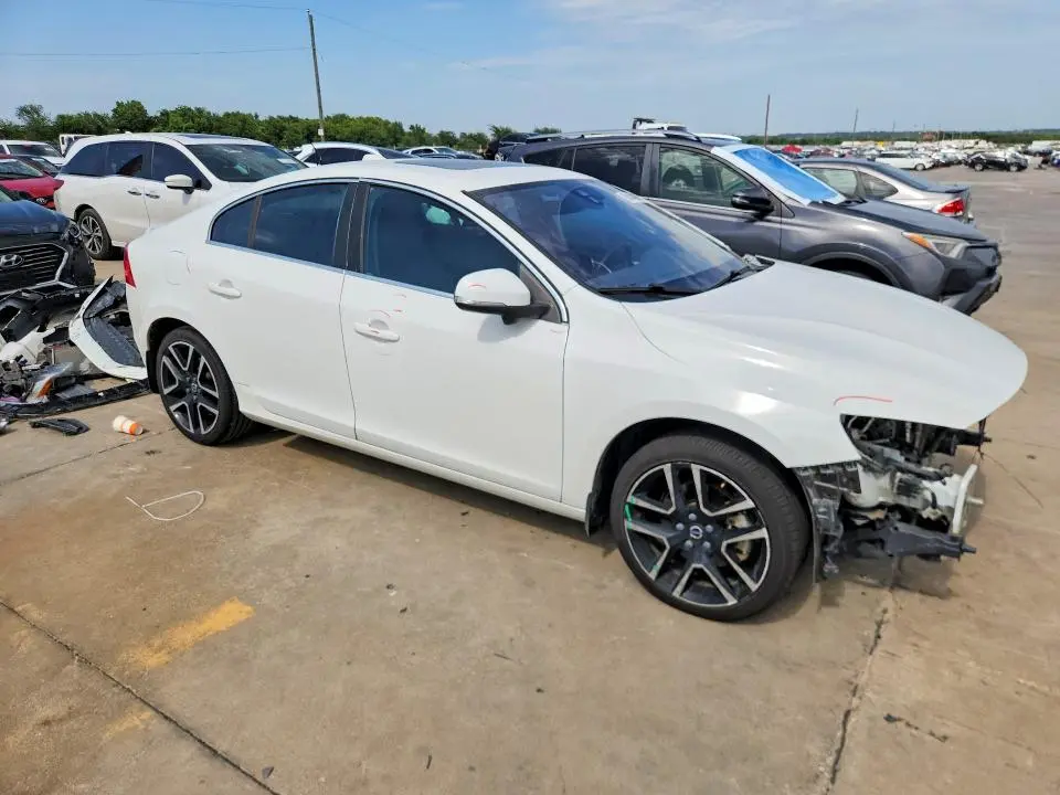 2018 VOLVO S60 DYNAMIC  