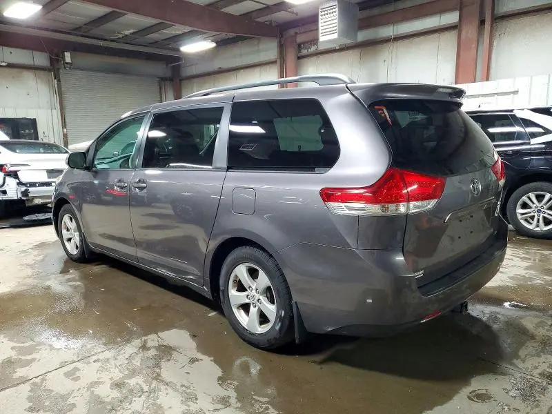 2013 TOYOTA SIENNA LE  