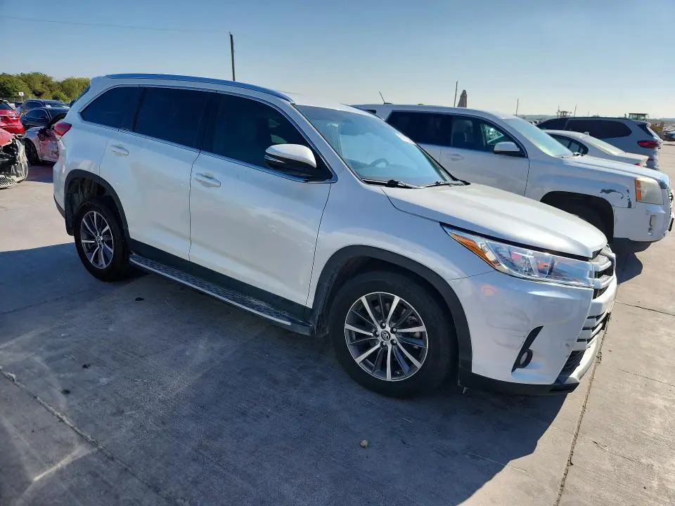 2019 TOYOTA HIGHLANDER XLE  