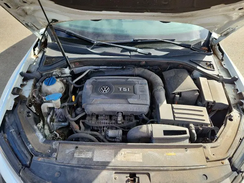 2017 VOLKSWAGEN PASSAT   
