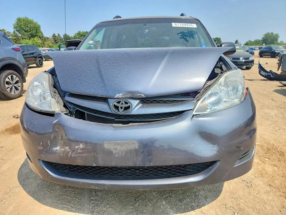 2010 TOYOTA SIENNA LE 8-PASSENGER  