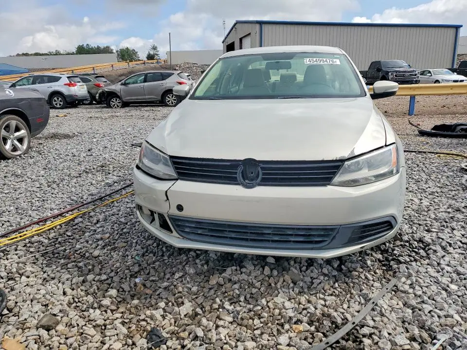 2011 VOLKSWAGEN JETTA SE  