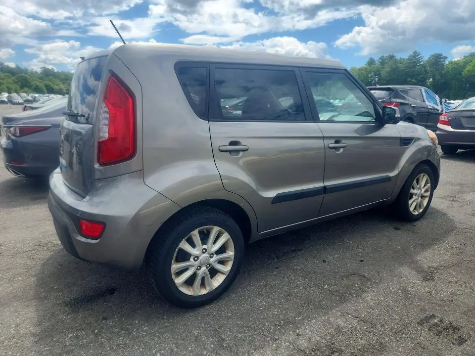 2013 KIA SOUL +  