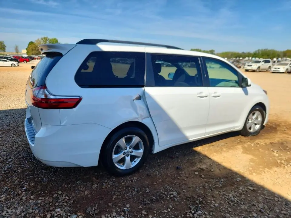 2017 TOYOTA SIENNA LE 8-PASSENGER  