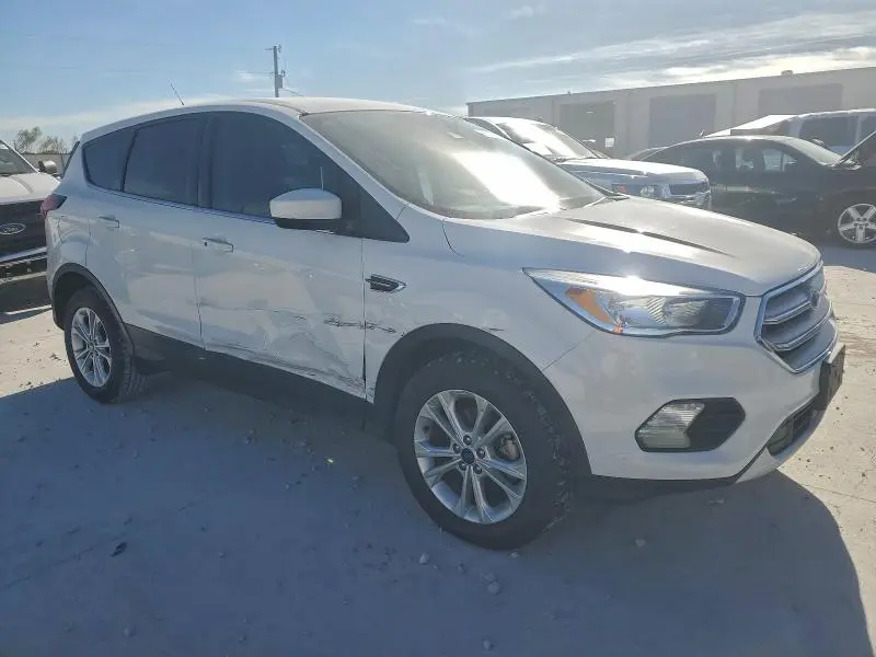 2019 FORD ESCAPE SE  