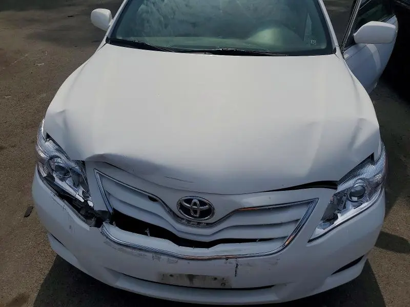 2011 TOYOTA CAMRY LE  