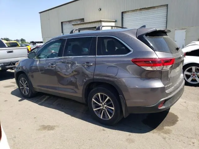 2019 TOYOTA HIGHLANDER SE  