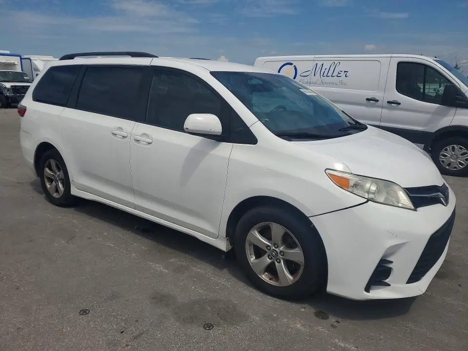 2020 TOYOTA SIENNA LE  