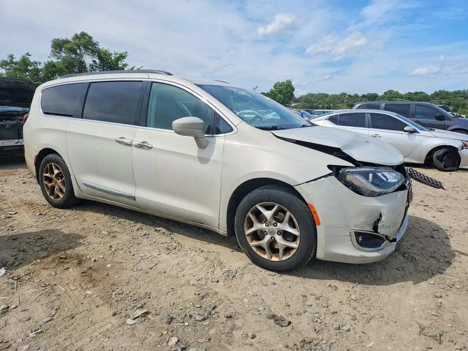 2017 CHRYSLER PACIFICA TOURING L  