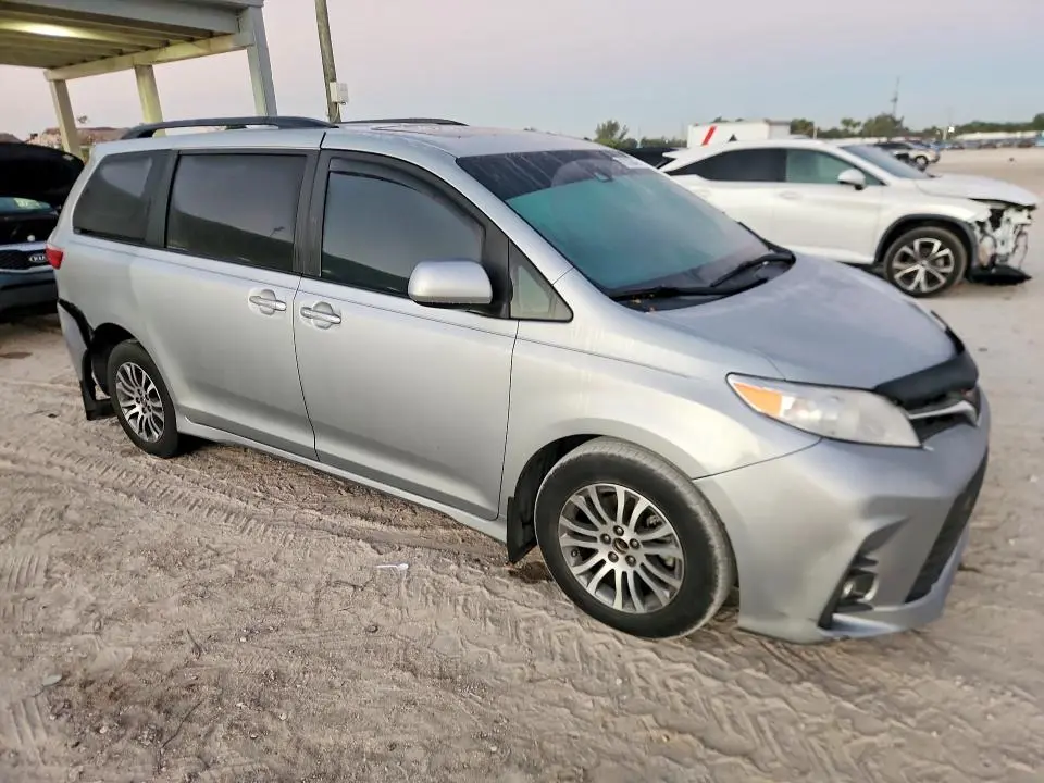 2020 TOYOTA SIENNA XLE 8-PASSENGER  