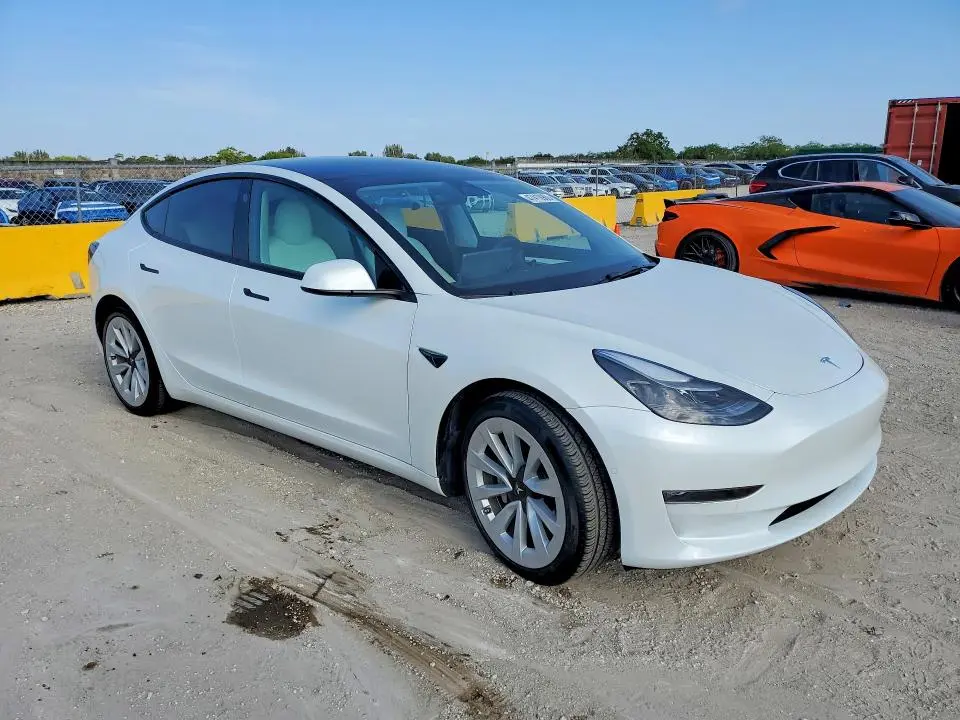 2022 TESLA MODEL 3   