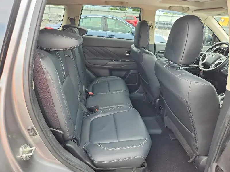 2018 MITSUBISHI OUTLANDER SE  