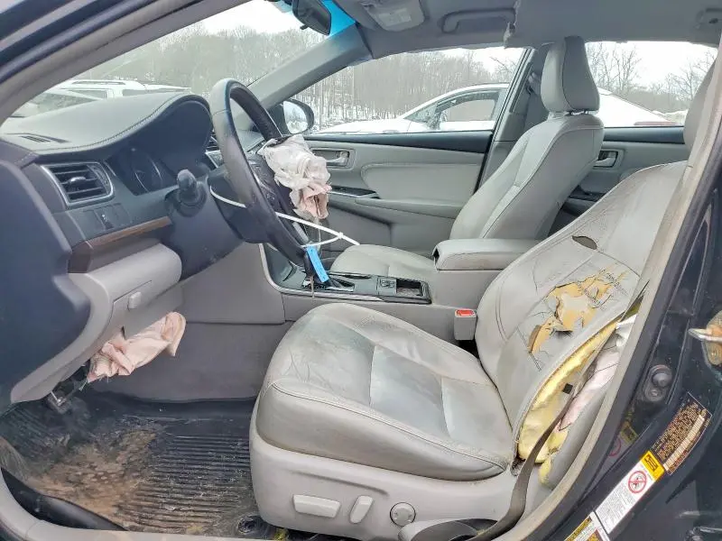 2016 TOYOTA CAMRY XLE  