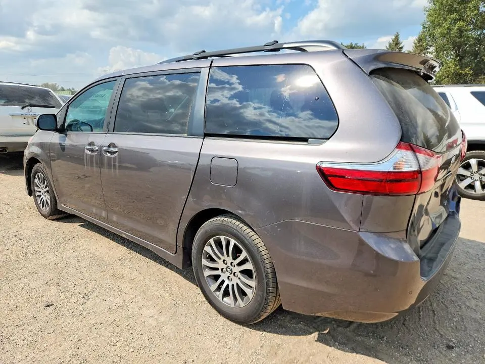 2019 TOYOTA SIENNA XLE 8-PASSENGER  