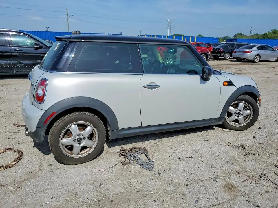 2011 MINI COOPER   
