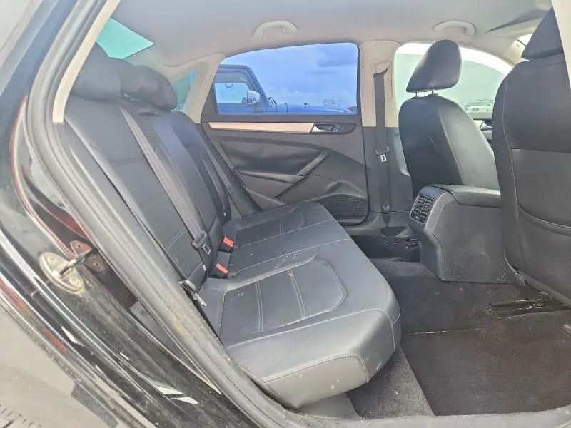 2013 VOLKSWAGEN PASSAT SE  