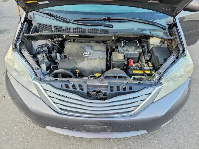 2013 TOYOTA SIENNA XLE 7-PASSENGER  
