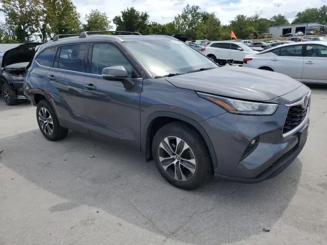 2020 TOYOTA HIGHLANDER XLE  