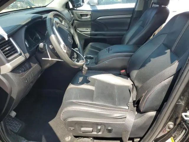 2019 TOYOTA HIGHLANDER SE  