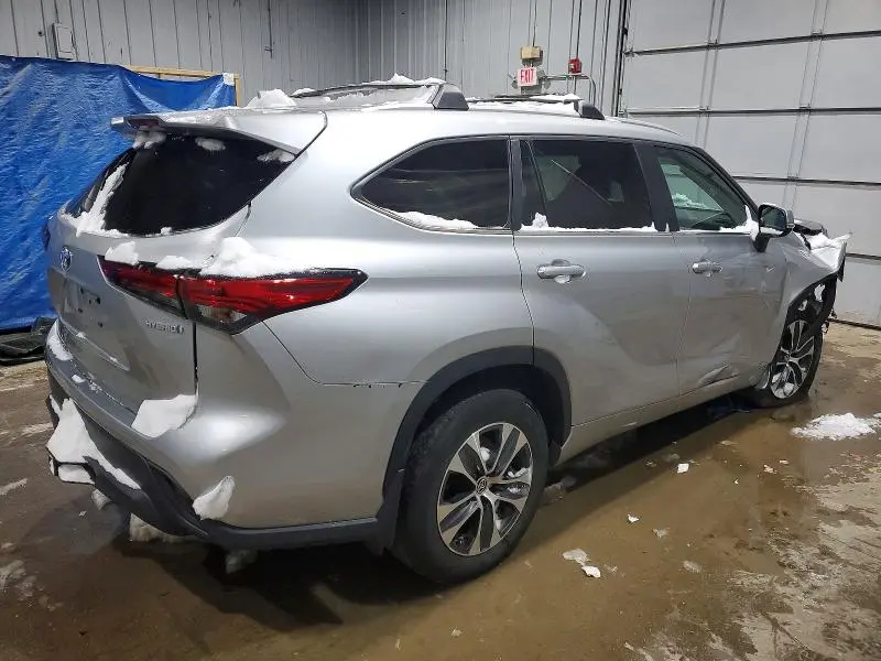 2023 TOYOTA HIGHLANDER HYBRID XLE  
